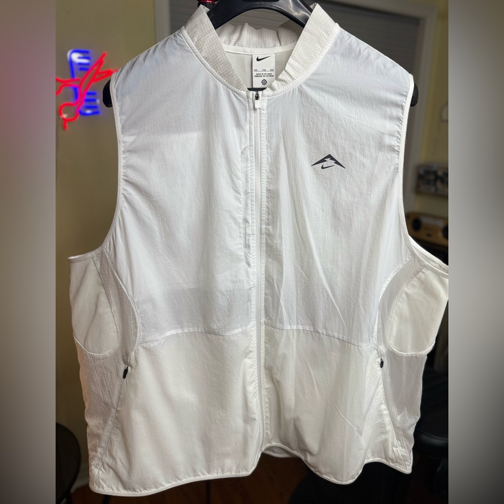 Gorgeous Nike Trail Zip-Up Vest!!!